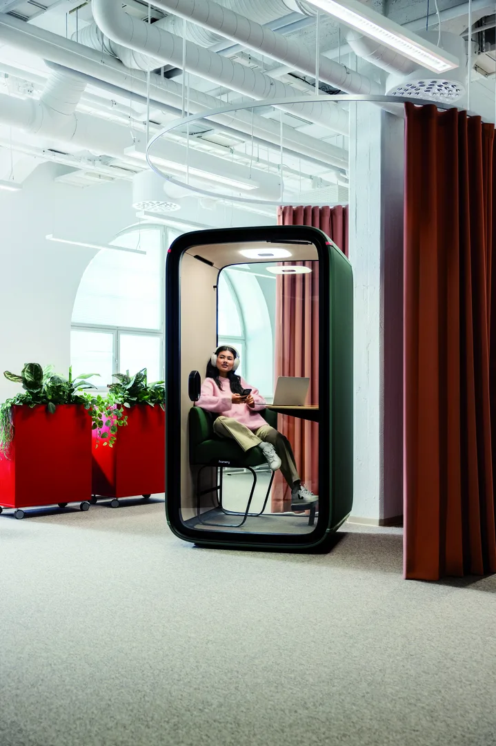 FRAMERY ONE LOUNGE – Image 2